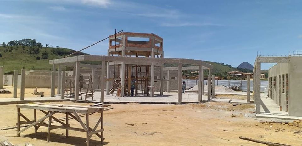Jucuruçu: Prefeita acusada de usar cerca de R$ 20 milhões do FUNDEB/FUNDEF  em construção de escolas ”Faraônicas”, algumas no meio do mato