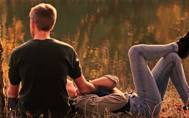 pair-3798371_1920-1080x675