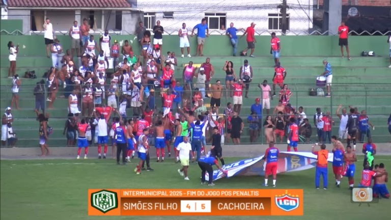 Cachoeira comemora classificação nos pênaltis.jpeg (Olha a Pititiga!)