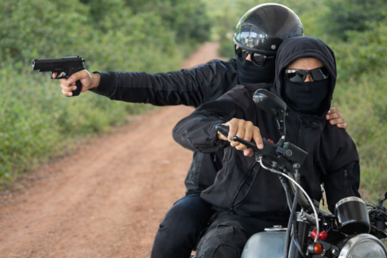 Motoqueiros-armados-05-800x533